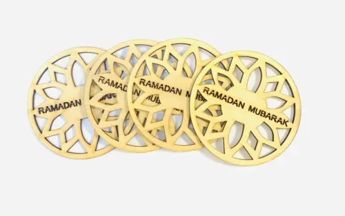 Ramadan Mubarak træpynt  i Ægte Træ (1 stk)