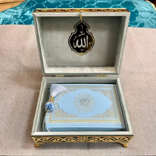 Luksus Koran Gavesæt i Lyseblå og Guld, Model B
