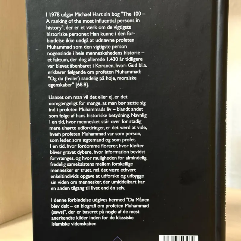 Da Månen Blev Delt - En Biografi af Profeten Muhammad (saw)