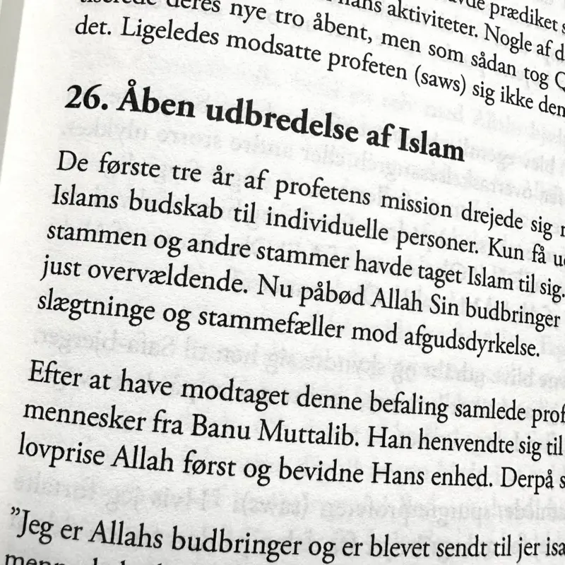 Da Månen Blev Delt - En Biografi af Profeten Muhammad (saw)