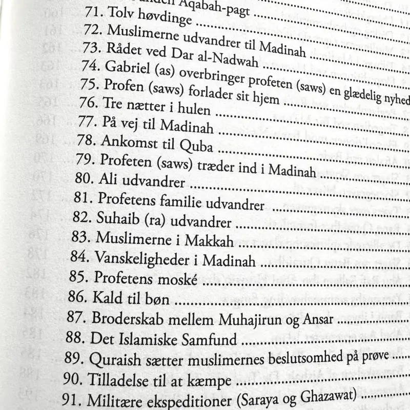 Da Månen Blev Delt - En Biografi af Profeten Muhammad (saw)