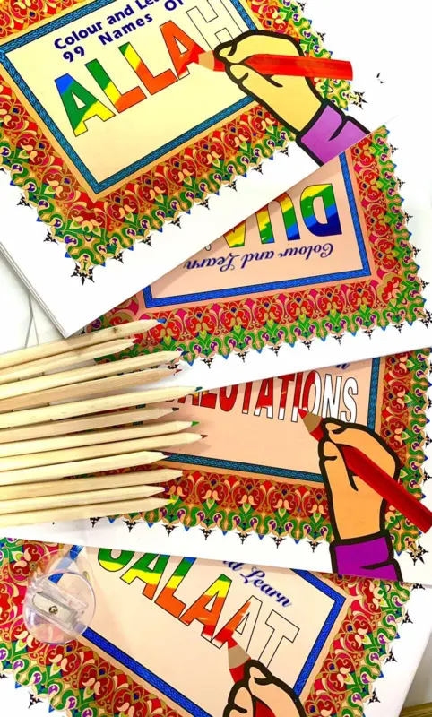 Målarböcker (4 st) med Färgpennor