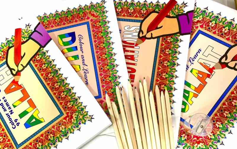 Målarböcker (4 st) med Färgpennor