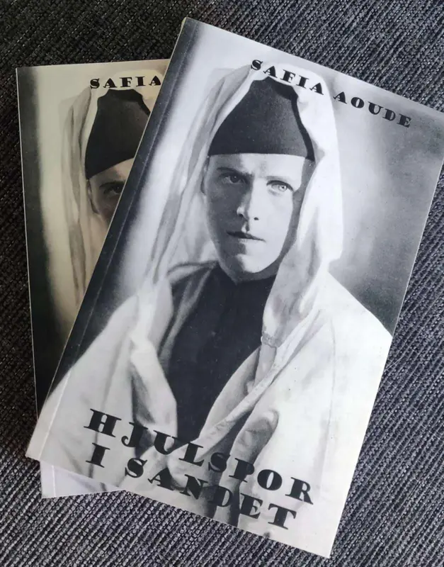 Reifenspuren im Sand