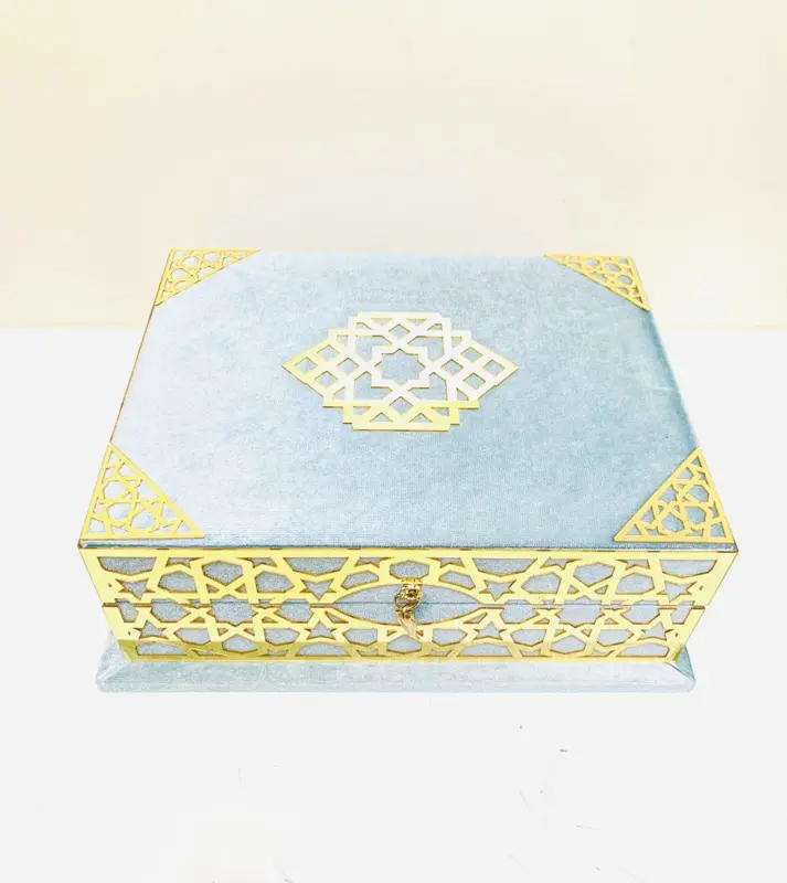 Stor Koran gaveæske i lyseblå med guld design