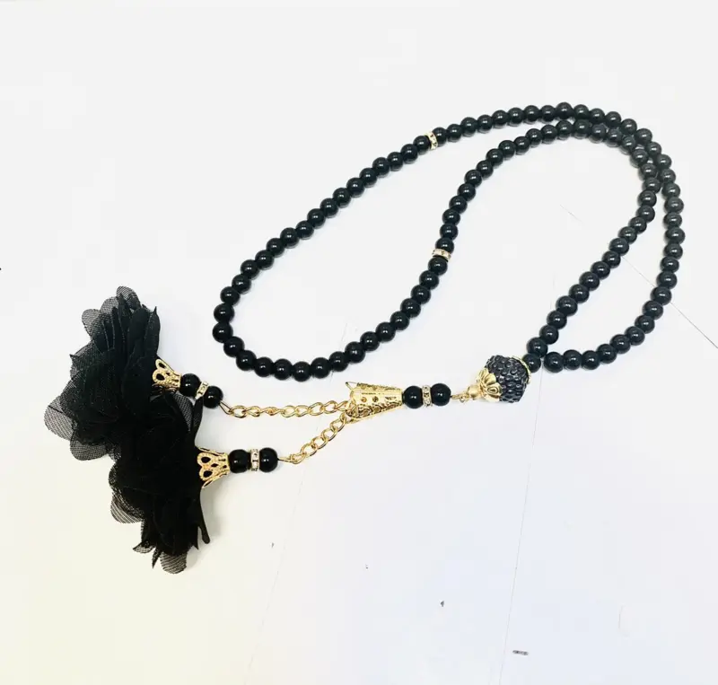 Sort Perler Tasbeeh med Blomster ( 99 perler)