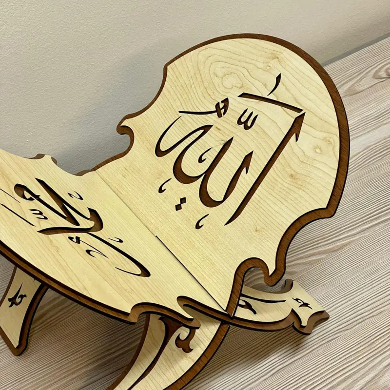 Koranholder med kalligrafi i træ  40 cm