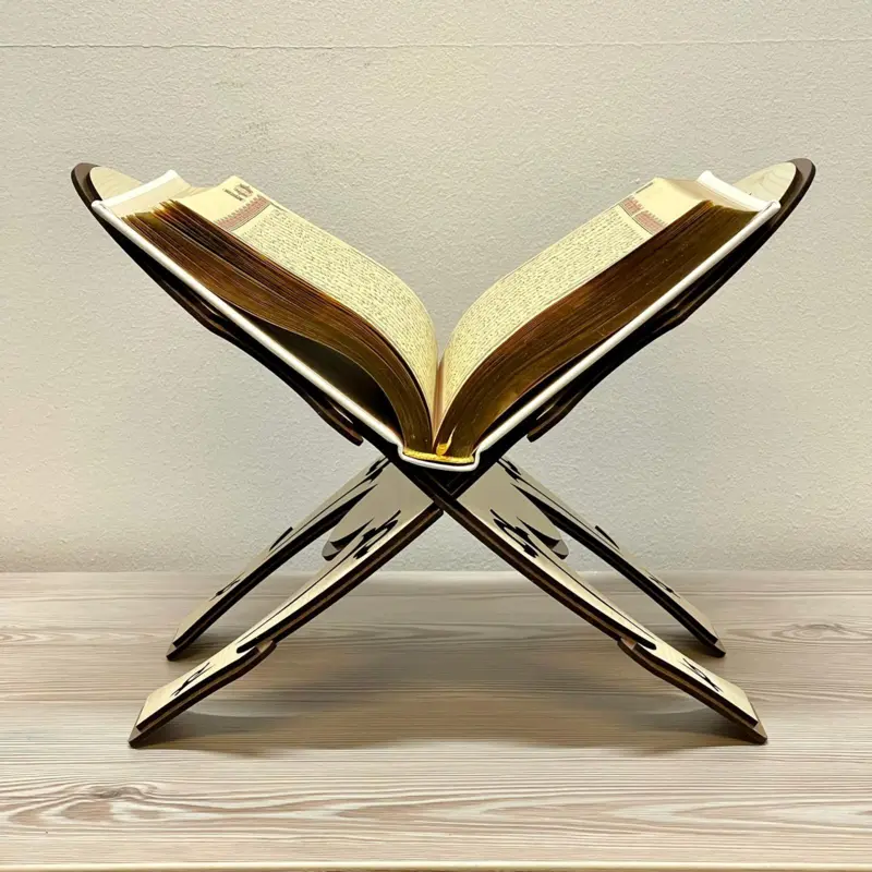 Koranholder med kalligrafi i træ  40 cm