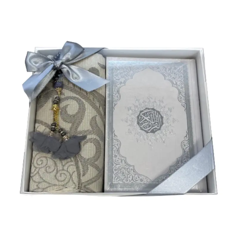 Gaveæske med koran, tasbih og bedetæppe, sølv