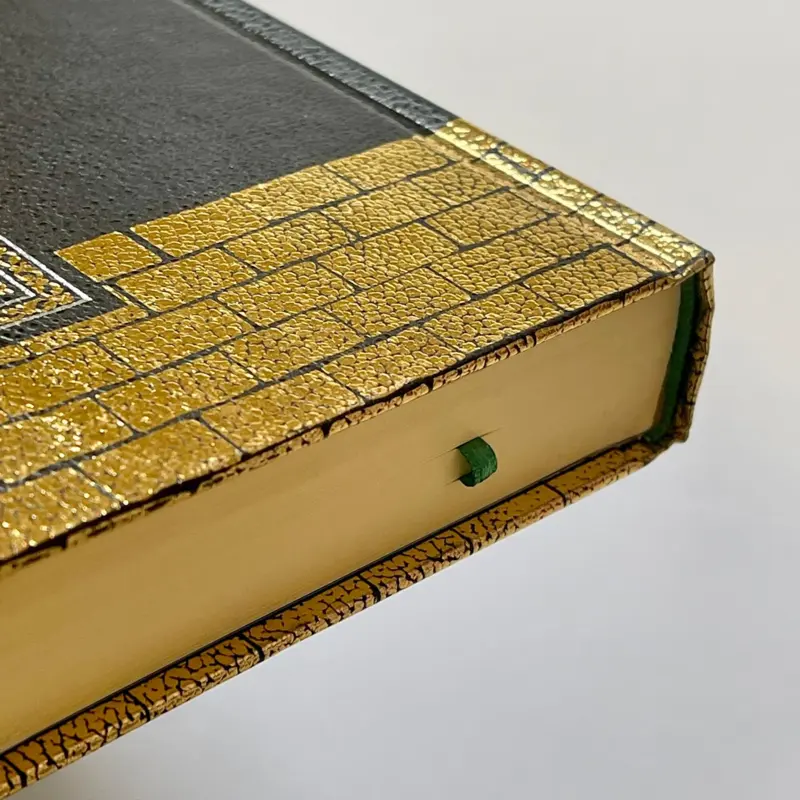 Mega Koran i Kaaba design og med oversættelse via QR koder