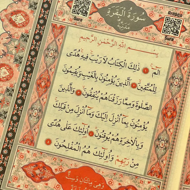 Mega Koran i Kaaba design og med oversættelse via QR koder