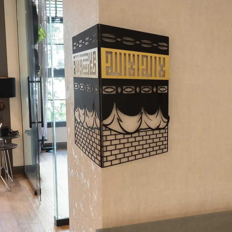 Stor Kaaba og Qibla skilt i træ, 30x30cm