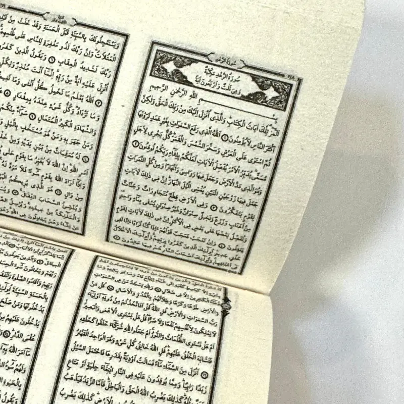 Mini Koran in Tasche, schwarz