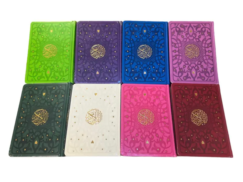 Standard Koran in Verschiedenen Farben
