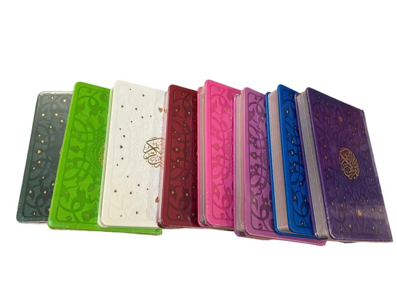 Standard Koran in Verschiedenen Farben
