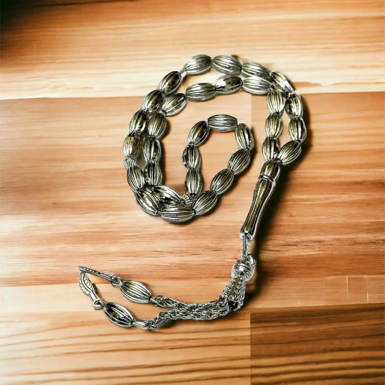 Tasbih i metal i mandellformet perler, 33 perler