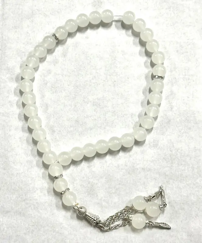 Klassische Perlen-Tasbih mit Silberdetails, 33 Perlen (5 Farben)