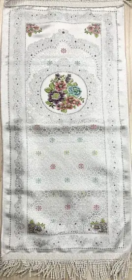 Luksus Bedetæppe i Sølv/ Creme farve