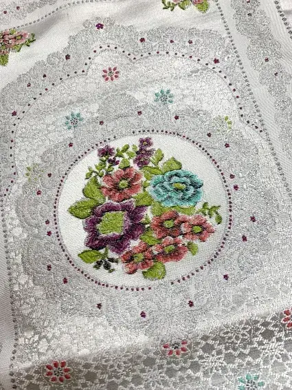 Luksus Bedetæppe i Sølv/ Creme farve