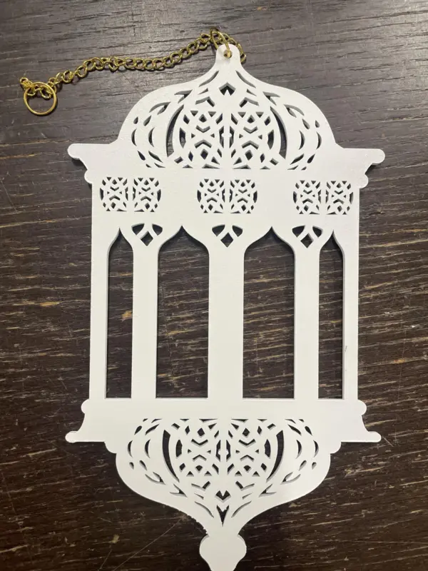 Lykta Vit Med Guldhänge