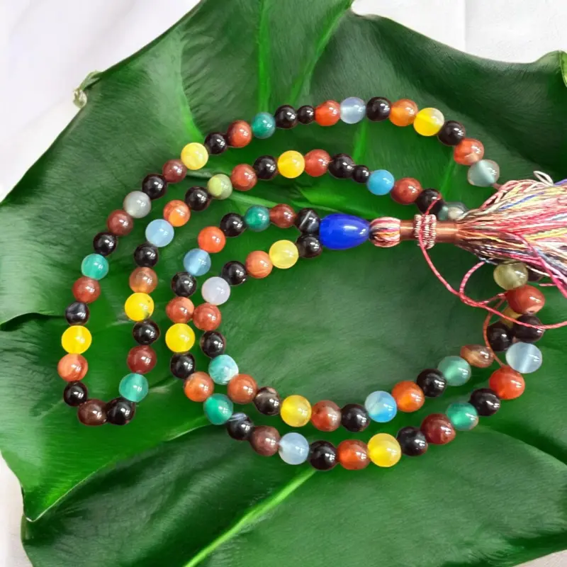 Sultan Tasbih mit verschiedenfarbigen Achatsteinen, 99 Perlen