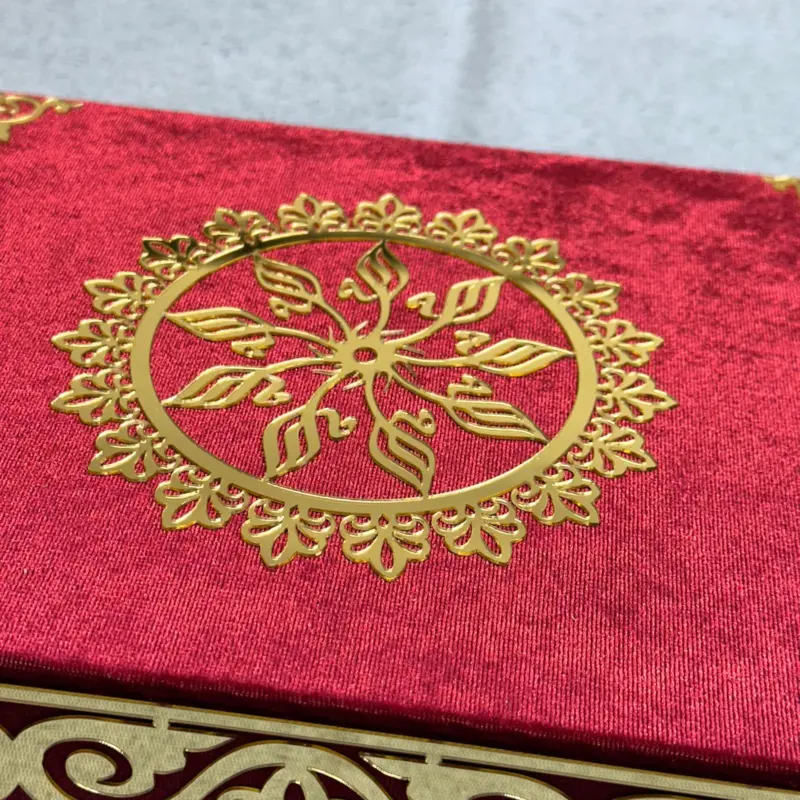 Luksus Koran Gavesæt i Rød og Guld, Model a