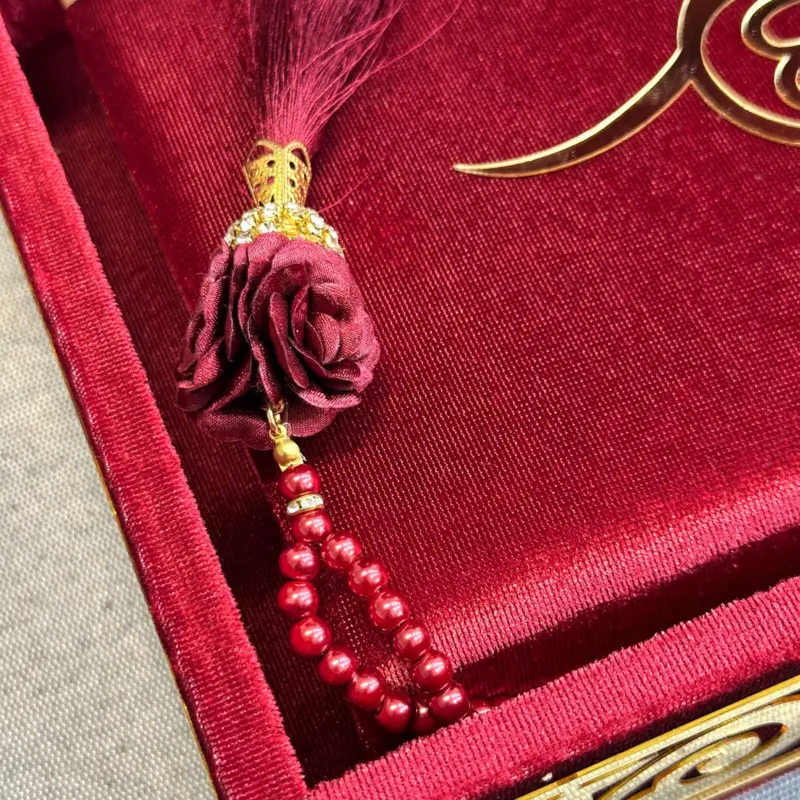 Luksus Koran Gavesæt i Rød og Guld, Model a