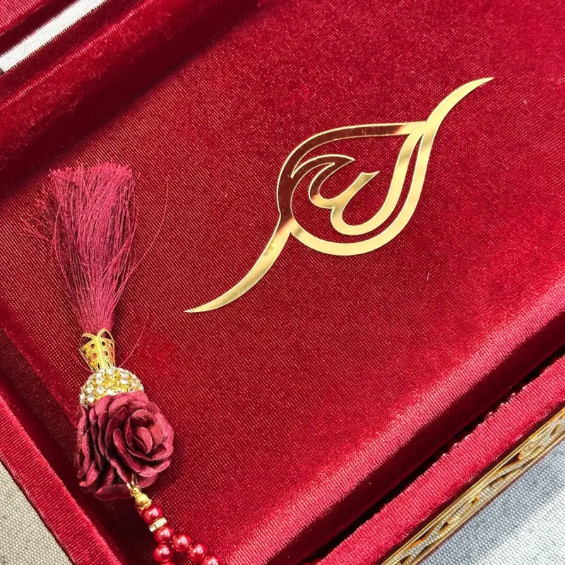 Luksus Koran Gavesæt i Rød og Guld, Model a