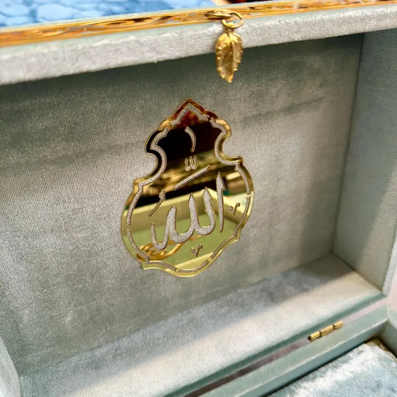 Luksus Koran Gavesæt i Lyseblå og Guld, Model A