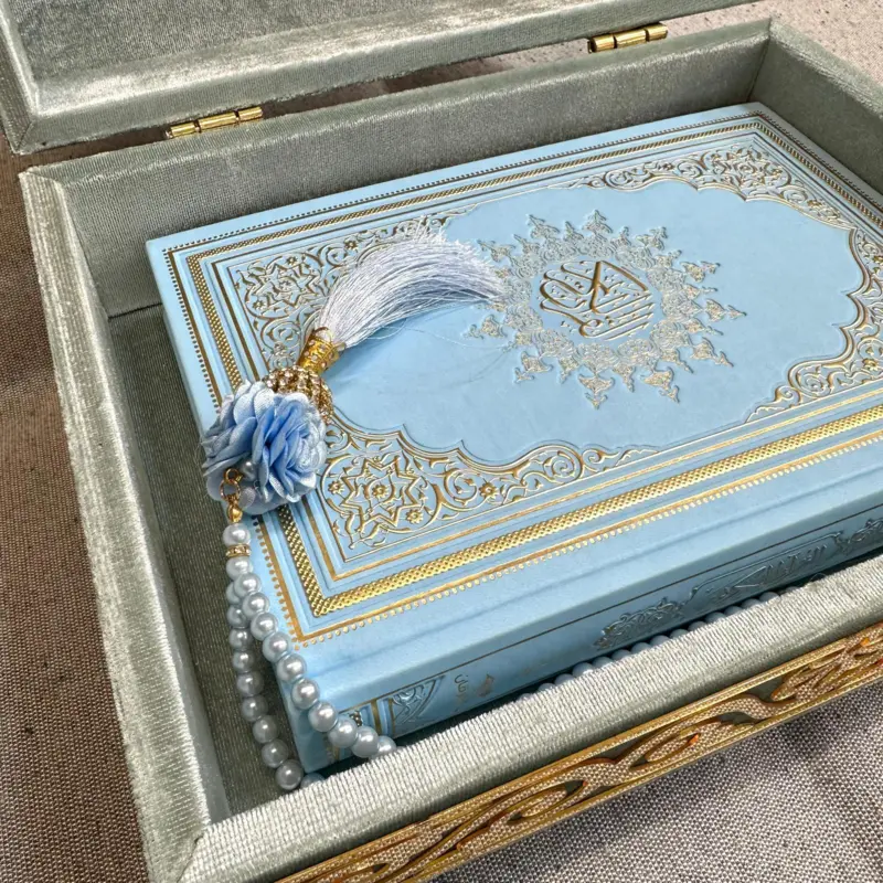 Luksus Koran Gavesæt i Lyseblå og Guld, Model B