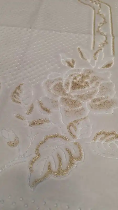 Noor Bedetæppe Hvid/Guld