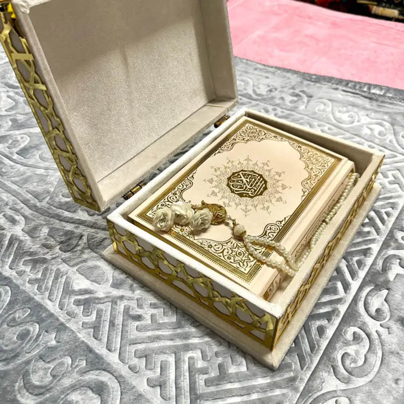 Stor Koran Gaveæske i cremehvid med Guld Detaljer