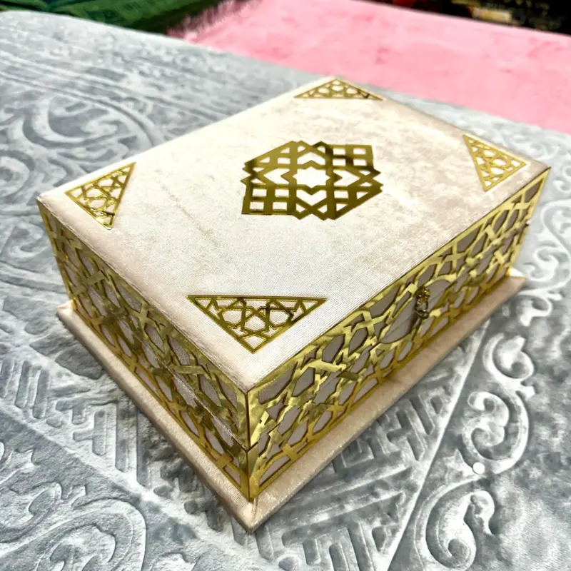 Stor Koran Gaveæske i lyserød med Guld Detaljer