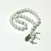 Klassische Perlen-Tasbih mit Silberdetails, 33 Perlen (5 Farben)